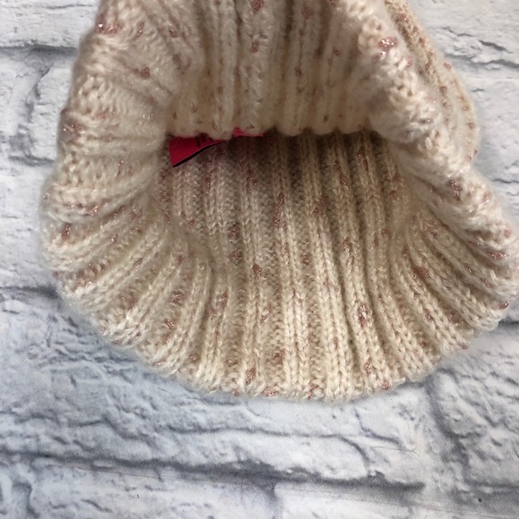 Betsey Johnson tan knit hat Pompom top Stretchy Faux Fur - Picture 9 of 11